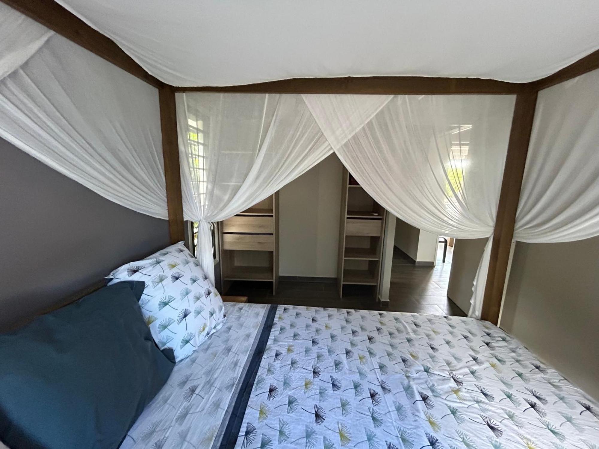 Kazembwa971 - Charmante Maison En Bois Avec Grande Piscine 3 - 6 Personnes Villa *